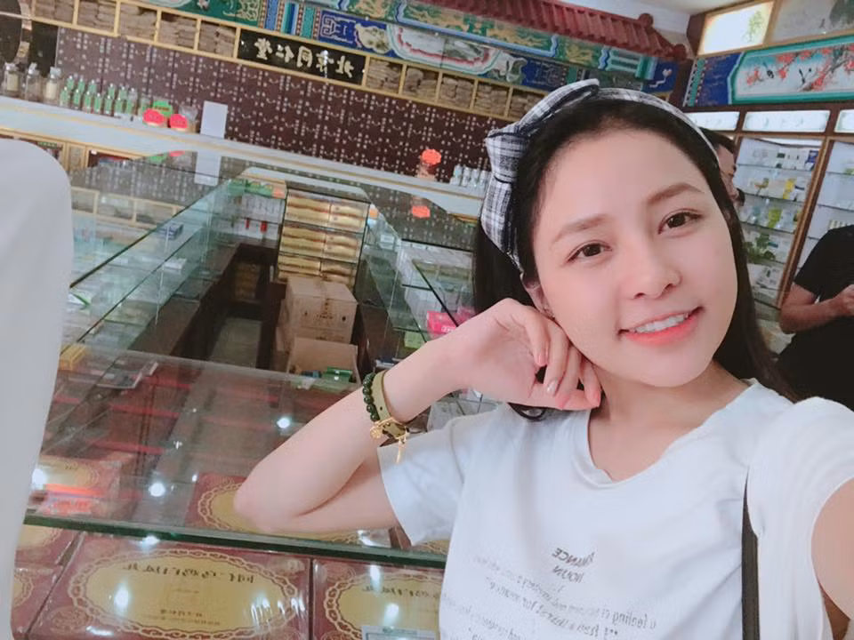 Hồi tháng 4/2019, Trâm Anh từng khóa tài khoản Facebook sau khi nghi lộ cảnh nóng với bạn trai, phải chịu chỉ trích từ CĐM.