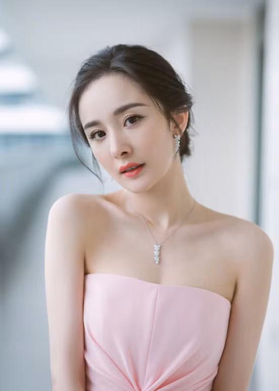Dương Mịch xếp sau cả đàn em với vị trí thứ ba trên bảng xếp hạng top 10.