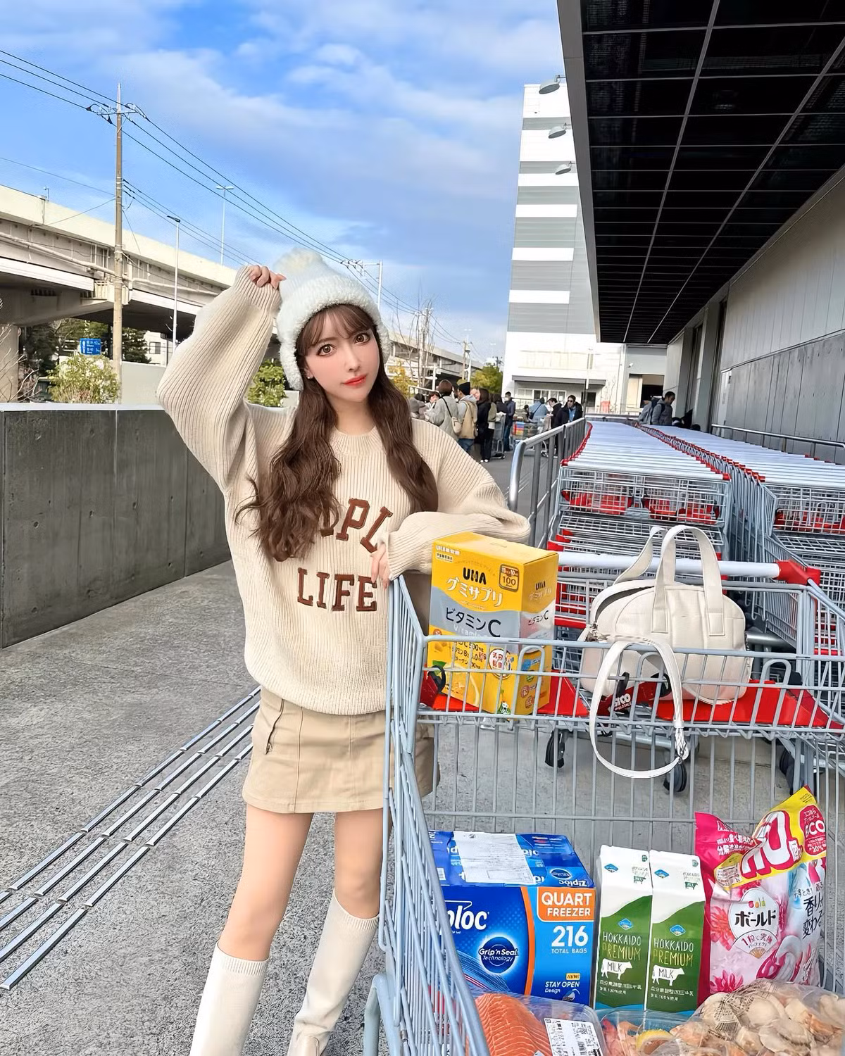 Hia cô nàng cũng thường xuyên cập nhật hình ảnh hiện tại.