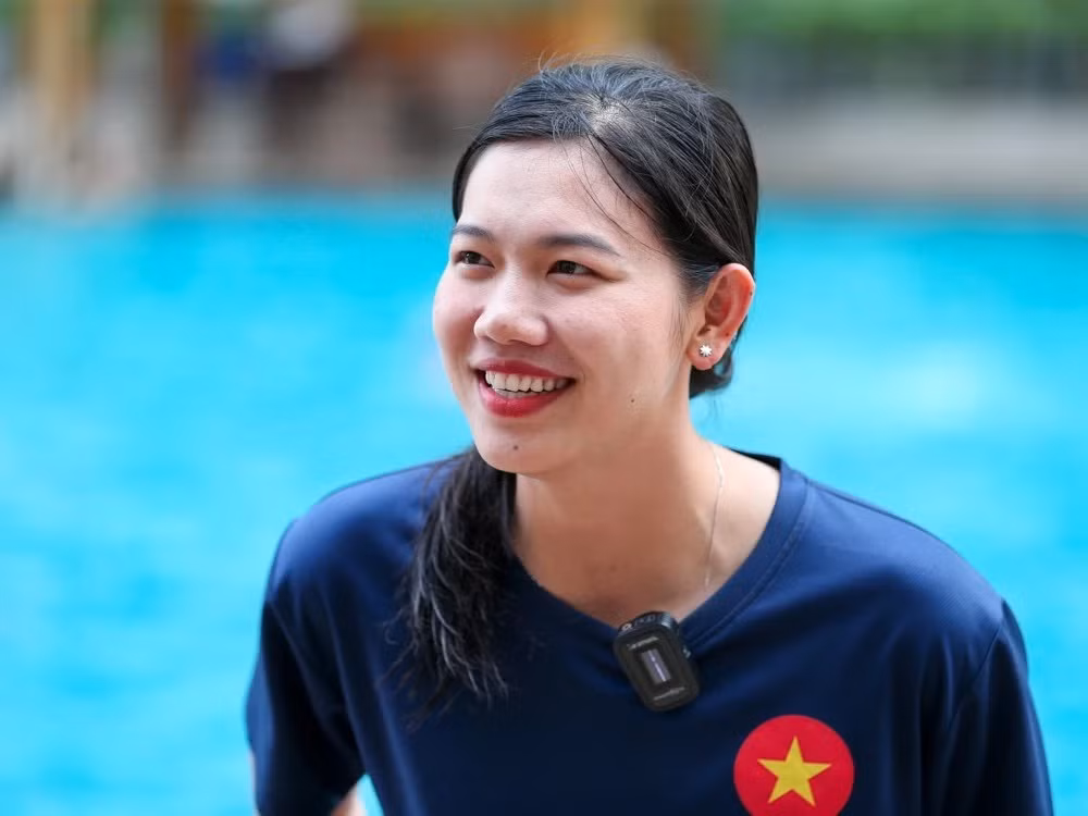 Cô nàng cũng mở lớp dạy bơi - chống đuối nước và tương tác nhiều hơn với mọi người trên nền tảng mạng xã hội.