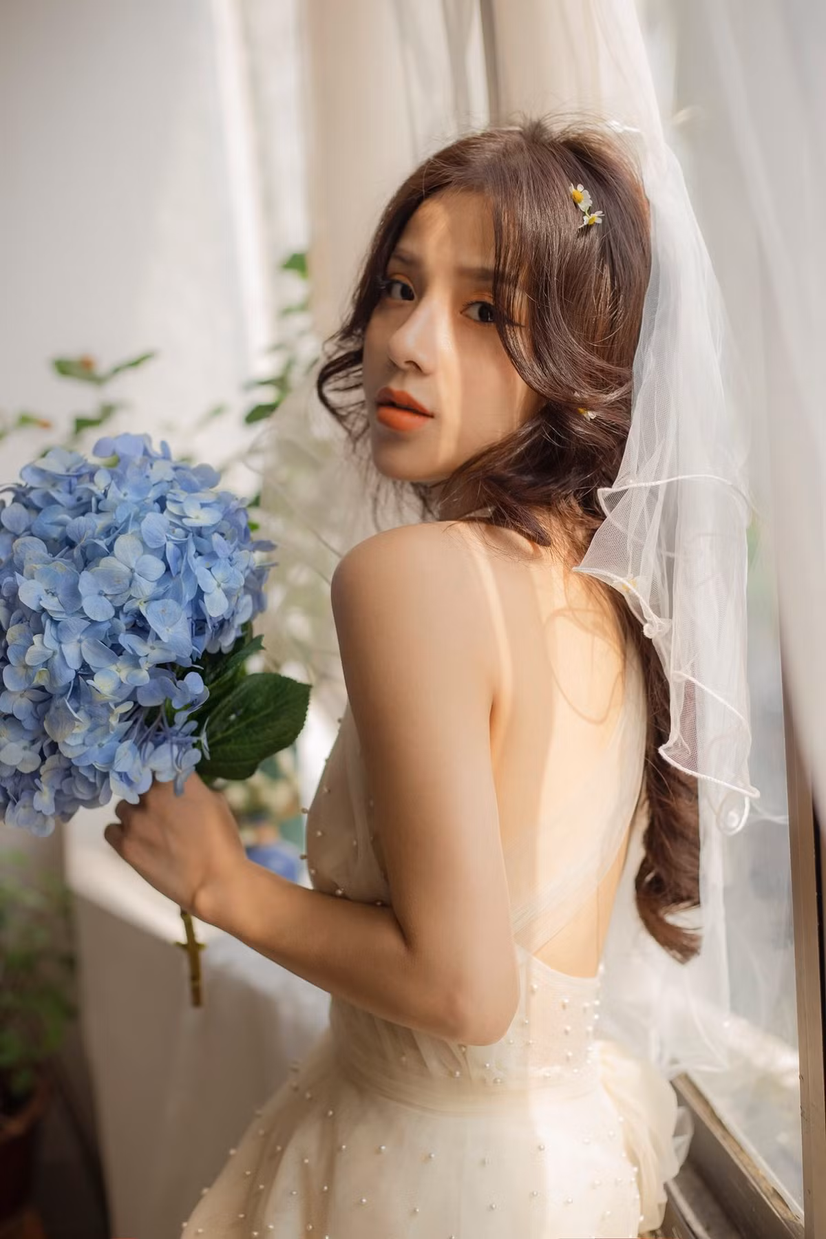 Trang Facebook cá nhân của Thương Võ hiện có hơn 160 nghìn lượt theo dõi, mỗi bức ảnh hay trạng thái cô đăng tải đều trở thành chủ đề quan tâm của cộng đồng mạng.
