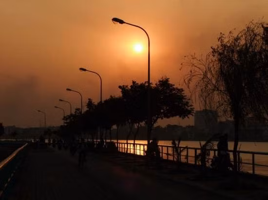 Ngày 8 tháng 3 dua nàng di an choi ỏ dau