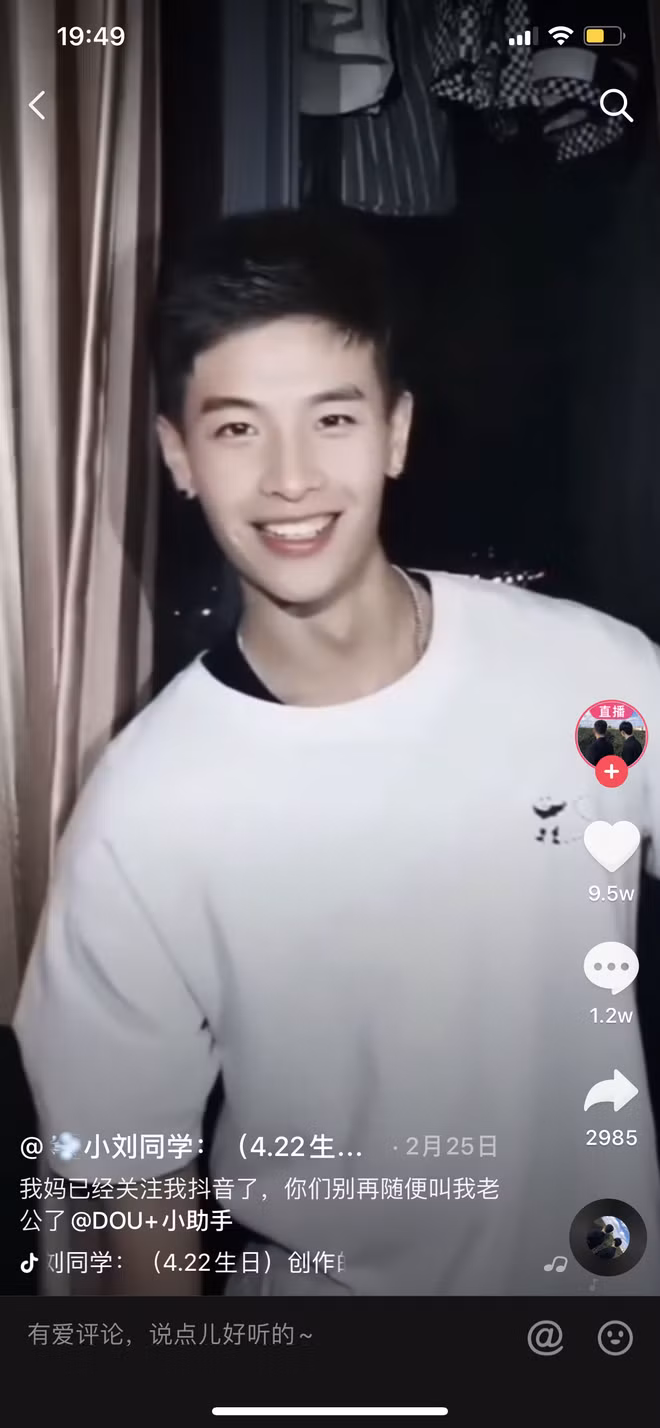 Sở hữu hơn 200.000 lượt theo dõi, hot boy Tik Tok có tên Tiểu Lưu là gương mặt không hề xa lạ đối với giới trẻ. Anh chàng là diễn viên võ thuật đến từ Lệ Giang.