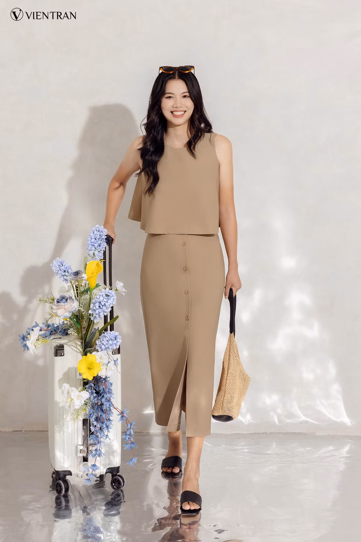 Lần trở lại mới đây của Ánh Viên khác biệt hoàn toàn. Cô nàng làm mẫu cho một shop thời trang với phong cách thanh lịch, trang nhã.