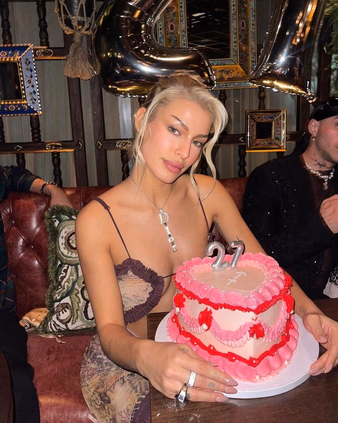 Jessica Goicoechea cũng từng khiến fan điêu đứng khi đăng tải tấm ảnh thả rông, khỏa thân hoàn toàn.