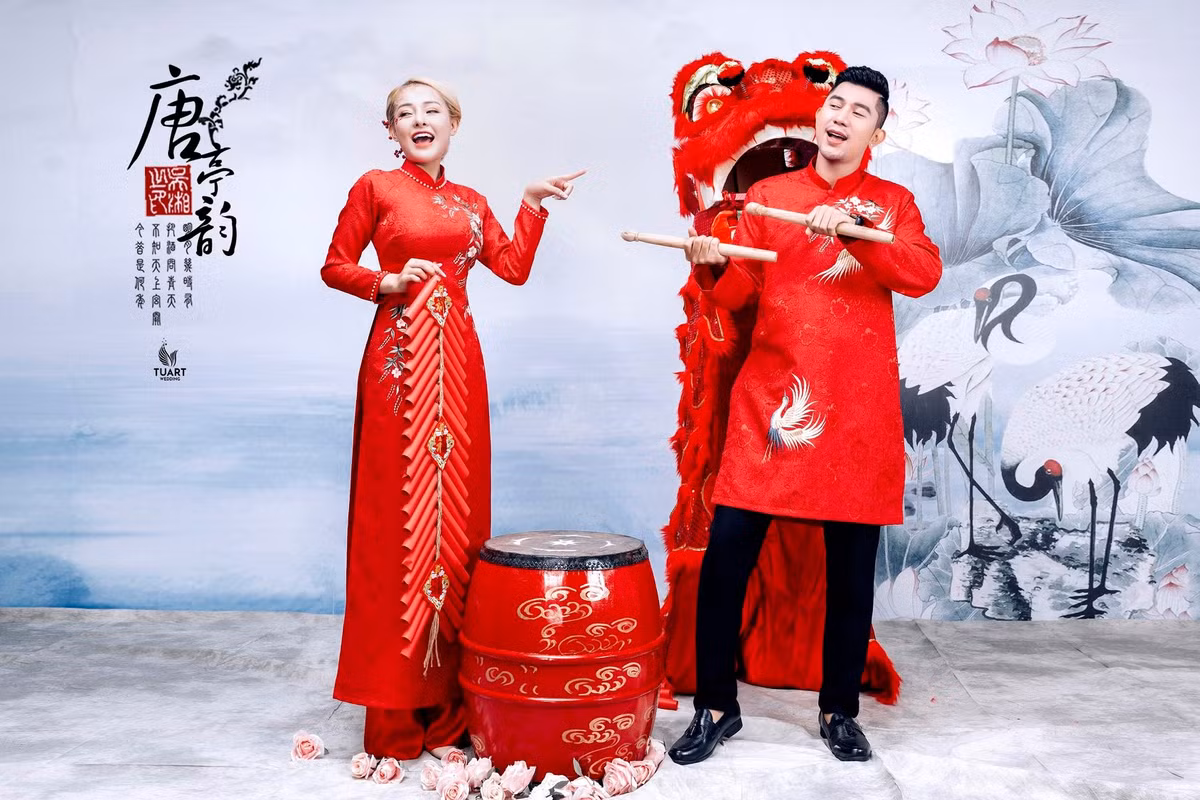 Bên cạnh đó, chuyện tình của Ngân 98 và Lương Bằng Quang cũng gây chú ý. Cả hai được đánh giá là hợp đôi khi ưa "tạo phốt", phát ngôn sốc.