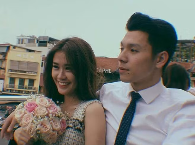 Tuấn Hải từng gây chú ý khi công khai hẹn hò với hotgirl Ngọc Thảo một khoảng thời gian dài. Trong lúc yêu đương mặn nồng, cặp đôi thường xuyên đăng ảnh tình tứ trên mạng xã hội, tuy nhiên đáng tiếc cả hai đã chia tay.