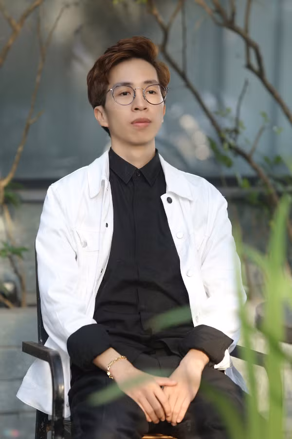 Bên cạnh vai trò làm streamer, YouTuber thì hiện anh còn là nhà sản xuất âm nhạc. Được xếp hạng là một trong những streamer nổi tiếng nhất nhì Việt Nam, ViruSs sở hữu kênh YouTube đều có hơn 3 triệu lượt người đăng ký.