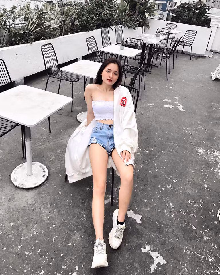 Nhờ nhan sắc xinh đẹp, Anh Thư nhận được đông đảo sự quan tâm theo dõi trên mạng xã hội