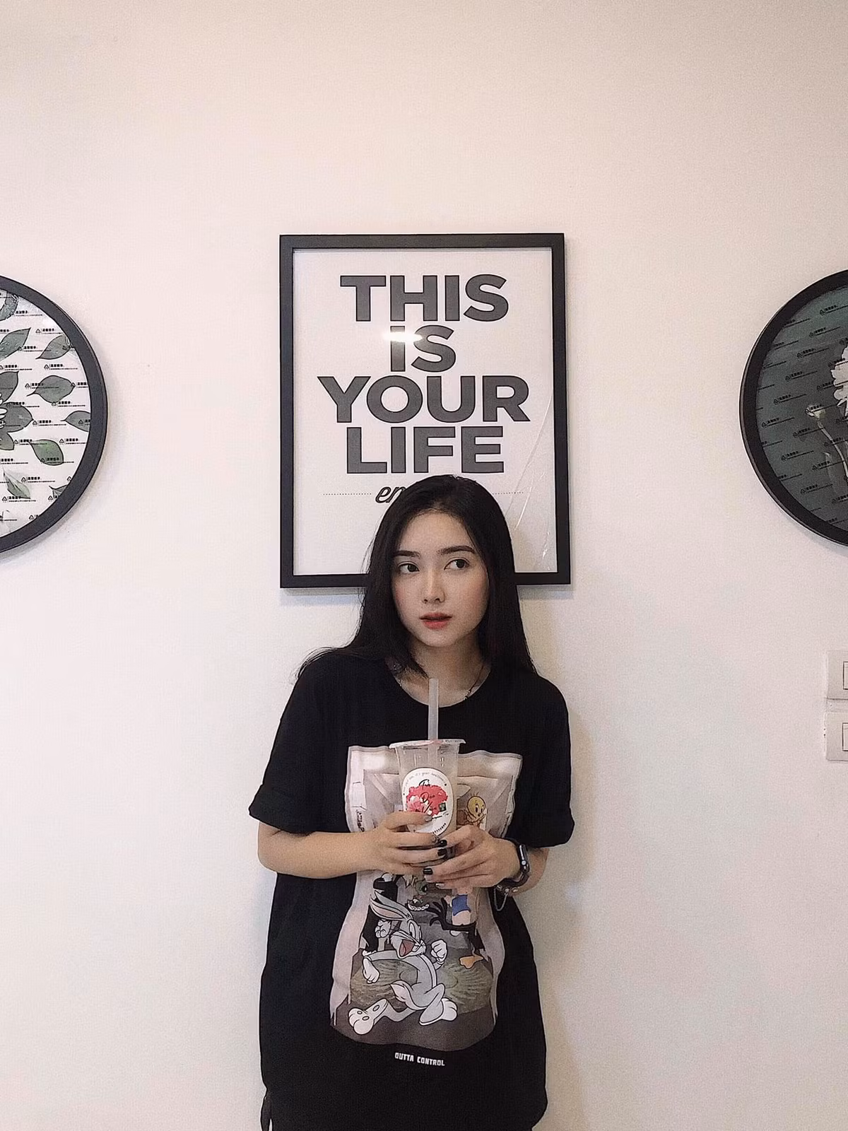 Sau khi gây chú ý tại VCK U23 Châu Á 2018, Mai Hà Trang là cô gái đầu tiên mà Hà Đức Chinh công khai hẹn hò dù trước đó từng dính tin đồn cặp kè một số hot girl khác.