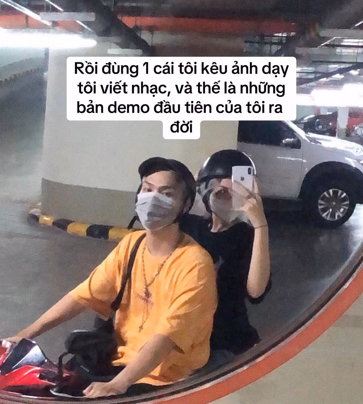 RiO cũng là người dạy cho 52Hz viết nhạc, tận dụng các mối quan hệ để giúp sự nghiệp của cô nàng phát triển hơn.