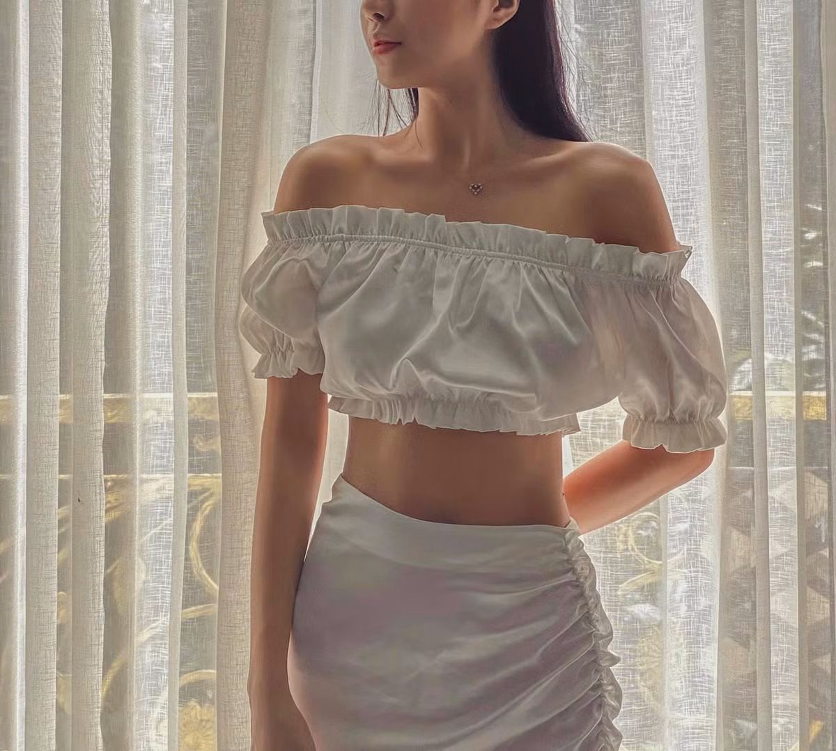 Sở hữu vóc dáng nóng bỏng, gương mặt xinh đẹp cùng làn da trắng muốt, trang cá nhân của Trang Anna thu hút một lượng người theo dõi lên đến gần 300.000 người