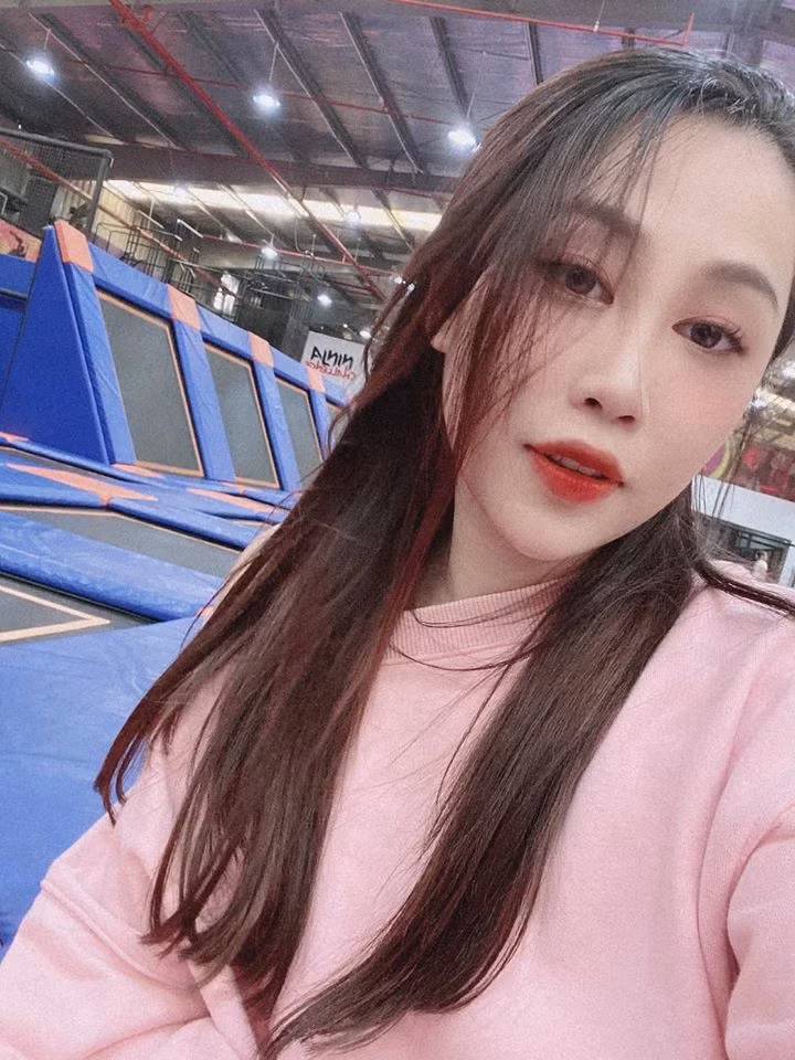 Gào tên thật là Vũ Phương Thanh được biết tới là nữ nhà văn bị cộng đồng mạng "ném đá" nhiều nhất. Thậm chí, có hẳn một diễn đàn trên Facebook chuyên "bóc phốt" cô sở hữu số lượng thành viên cực khủng.