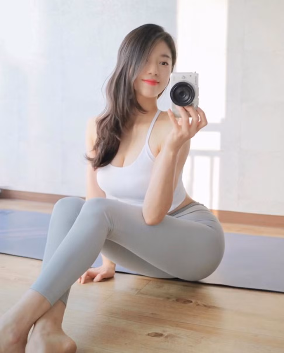 Không chỉ có niềm đam mê mãnh liệt với yoga, Syung Hee còn yêu thích một số môn thể thao khác như trượt ván, chạy bộ, bơi lội....