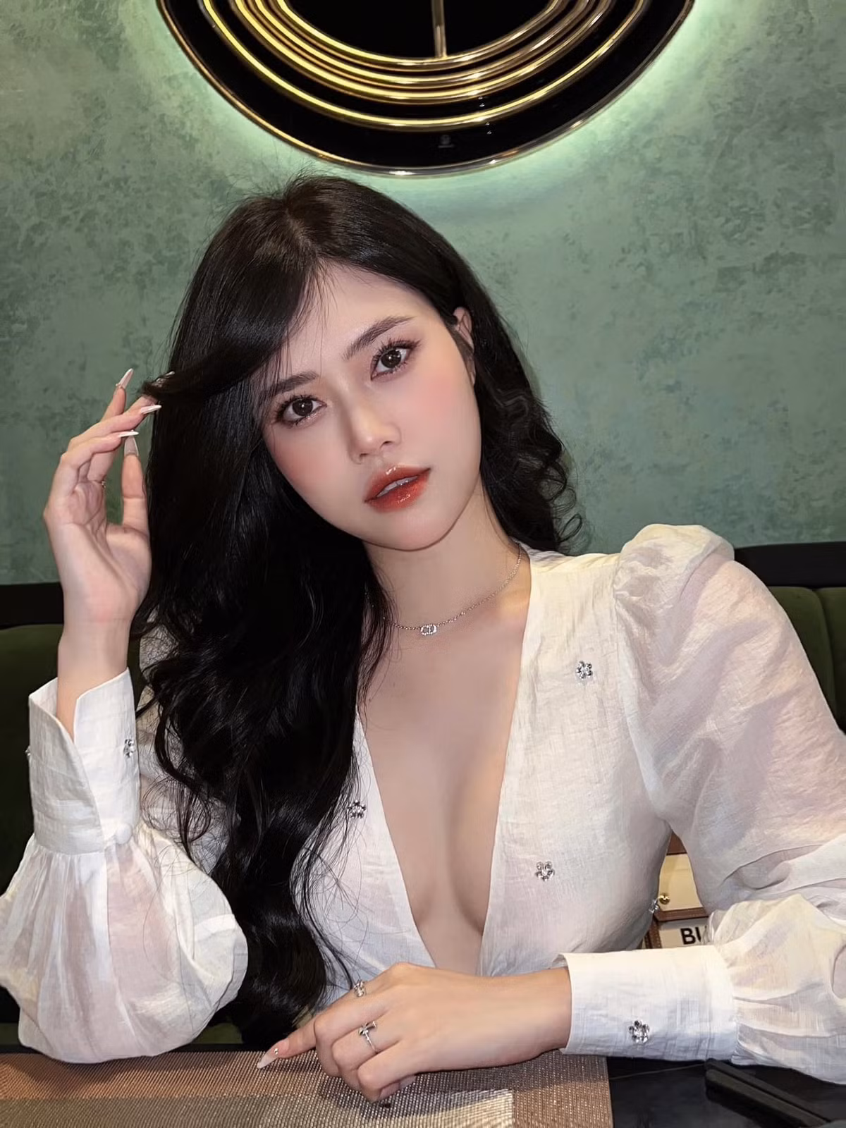 Nhưng Thủy Tiên đã làm rất tốt công việc đó khiến nhiều phái mạnh phải kính nể. Hiện tại, cô nàng cũng đang quản lý một studio.