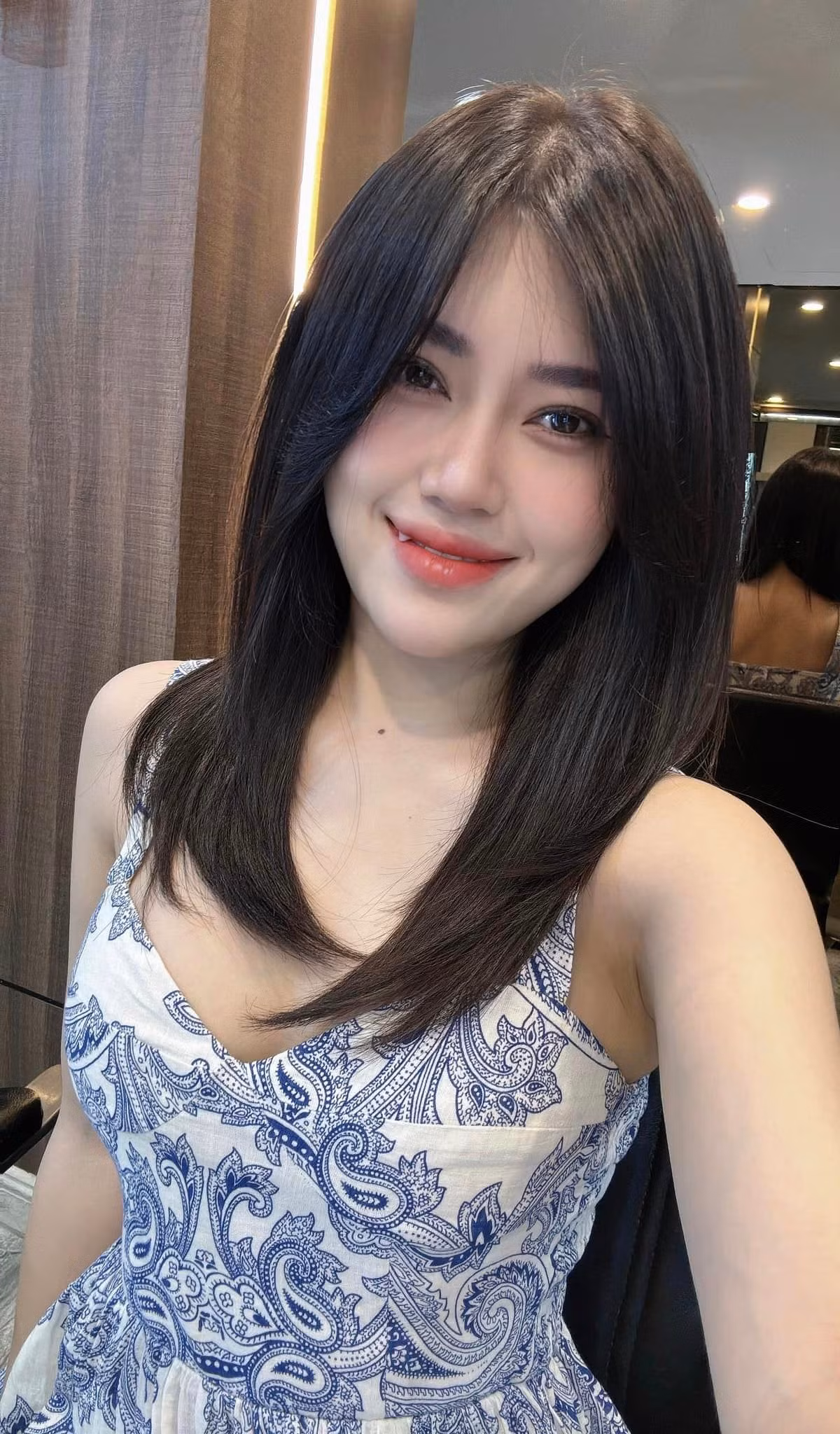 Thủy Tiên cũng được biết đến là game thủ Liên Minh Huyền Thoại kỳ cựu với 4 năm chinh chiến. Nữ streamer đã tự mình leo rank tới tận Bạch Kim và đang trên con đường chinh phục những thử thách cao hơn.