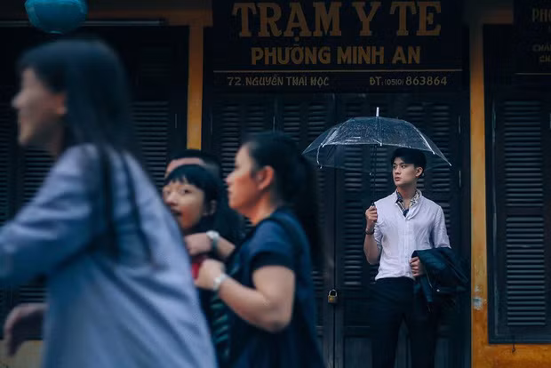 Trang Facebook của Quốc Trung hiện đang sở hữu gần 73 nghìn lượt theo dõi. Ở mỗi bài viết, anh chàng nhận được lượt tương tác cực kỳ lớn.
