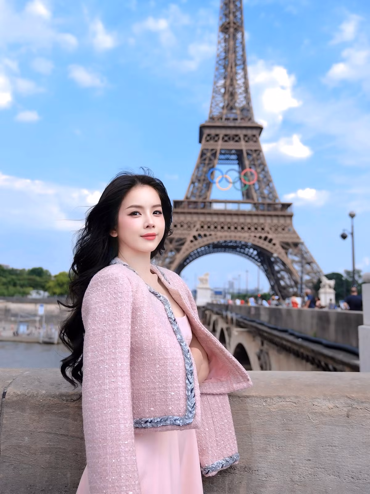 Mie sở hữu tài năng chơi nhạc vượt trội cùng ngoại hình xinh đẹp, phong cách cá tính, quyến rũ. Chính điều này đã giúp nữ DJ ghi điểm tuyệt đối trong lòng người hâm mộ.