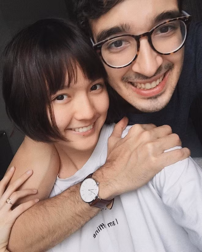 Vào thời điểm đó, netizen đã nhanh chóng tìm ra những mối tình trước đây của cô nàng.