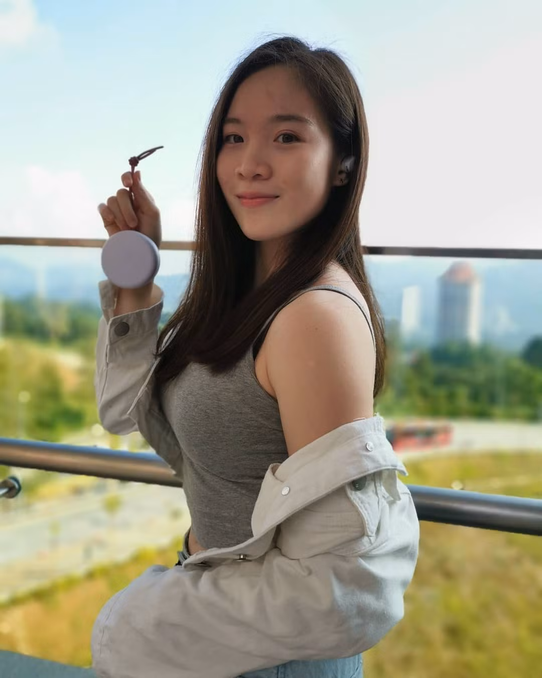 Bên cạnh sự nghiệp thể thao chuyên nghiệp, Jasmine Lai Pui Yee còn làm mẫu ảnh cho một số thương thiệu thời trang và đồ điện tử.