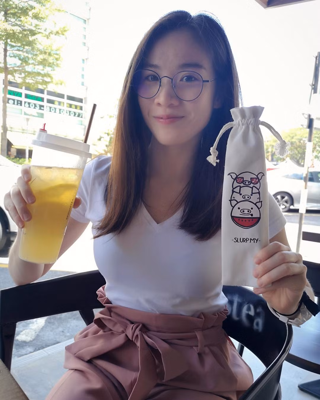 Jasmine Lai Pui Yee sở hữu nụ cười tươi và trong sáng. Trông cô nàng trẻ hơn rất nhiều so với tuổi 24.