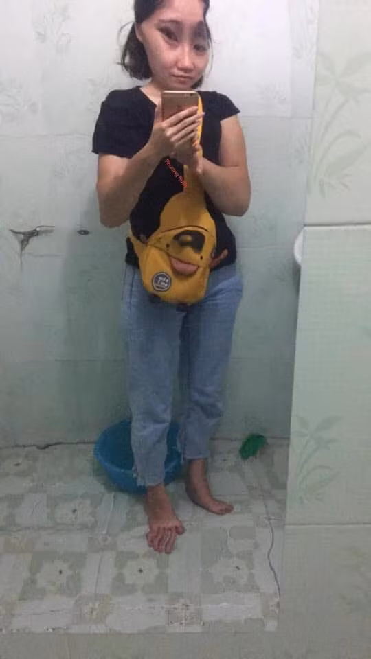 Tuy nhiên khi nhận hàng, nhiều người cười ra nước mắt khi hình ảnh trong gương dẻo hiện lên nhoè nhoẹt và biến dạng.