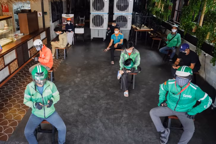 Nhiều quán ăn, uống tại Hà Nội và TP HCM đã thực hiện nghiêm chỉnh nguyên tắc an toàn giữa mùa COVID-19 từ lâu.