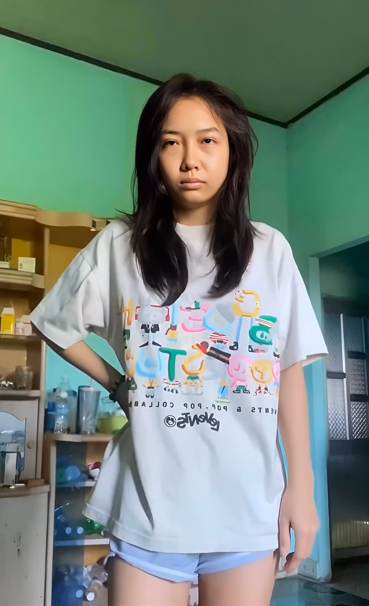 "Cô gái xứng đáng là thiên thần vì dám khoe mặt mộc lúc ngủ dậy, ko phải b nữ nào cũng làm dc nha". Một netizen để lại bình luận.