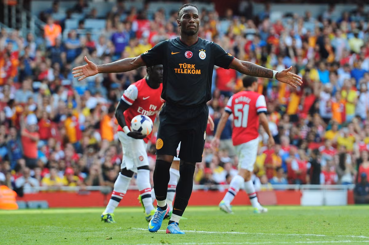 HLV Wenger từng hé lộ ông có thể chiêu mộ Didier Drogba với mức giá vỏn vẹn 100.000 bảng khi cầu thủ này còn khoác áo Le Mans.