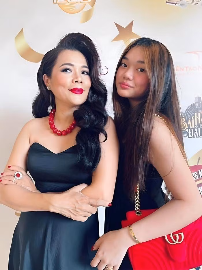 Về tài năng, Mỹ Lệ tiết lộ con gái thứ 2 của cô có năng khiếu ca hát, nhảy múa.