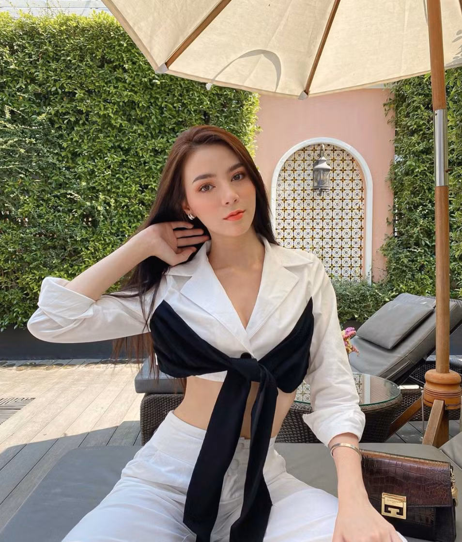 Sở hữu chiều cao 1m70, hot girl lai từng tham gia chương trình The Face Thailand mùa 5 vào năm 2019 và về đội của cặp HLV Gina - Bank. Mặc dù phải dừng chân ở top 15 nhưng cô để lại ấn tượng sâu sắc trong lòng khán giả.