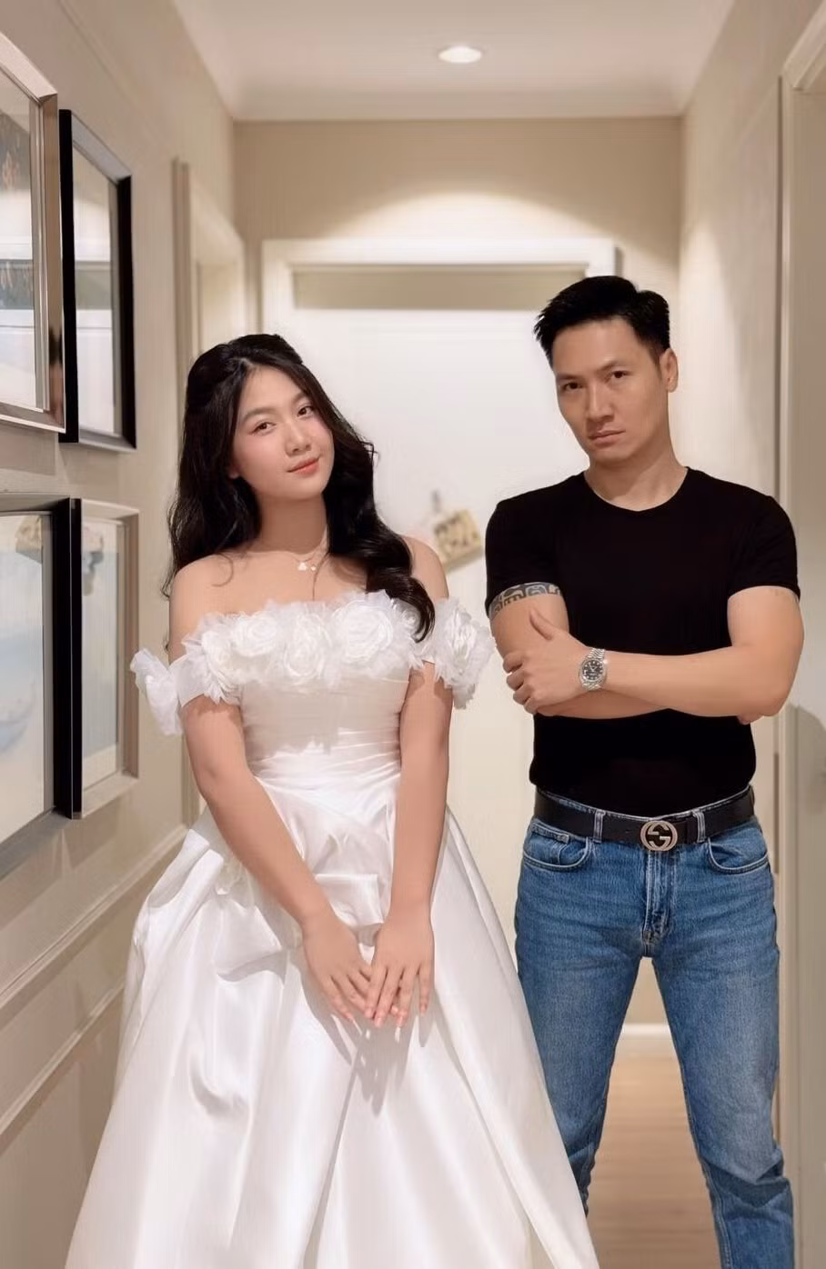 Con gai dien vien Manh Truong sap ca vuot bo, xinh nhu hoa hau