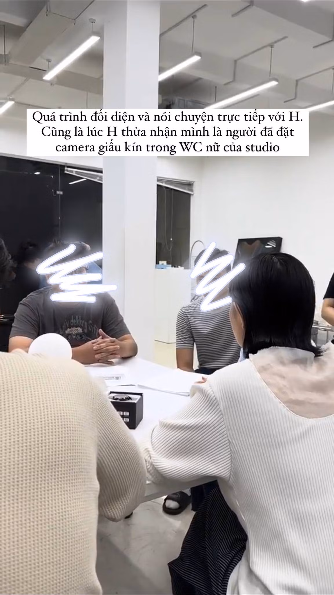 Sau khi đấu tranh tự trấn an bản thân, nữ người mẫu đã lựa chọn cách đối mặt hỏi thẳng. Người bị nghi ngờ khi liên tục ra vào phòng thay đồ trước đó đã thừa nhận mình đã lắp đặt camera quay lén trong nhà vệ sinh nữ. Phía đại diện studio và team Châu Bùi đã trình báo lên Công an phường gần nhất.