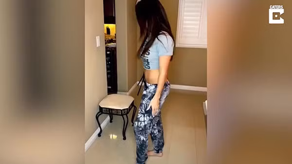 Trend nâng ghế nghe qua thì rất đơn giản nhưng không phải ai cũng có thể thực hiện được. Cụ thể, người tham gia sẽ phải phải nâng ghế dưới thân trong khi đang cúi đầu góc 90 độ.