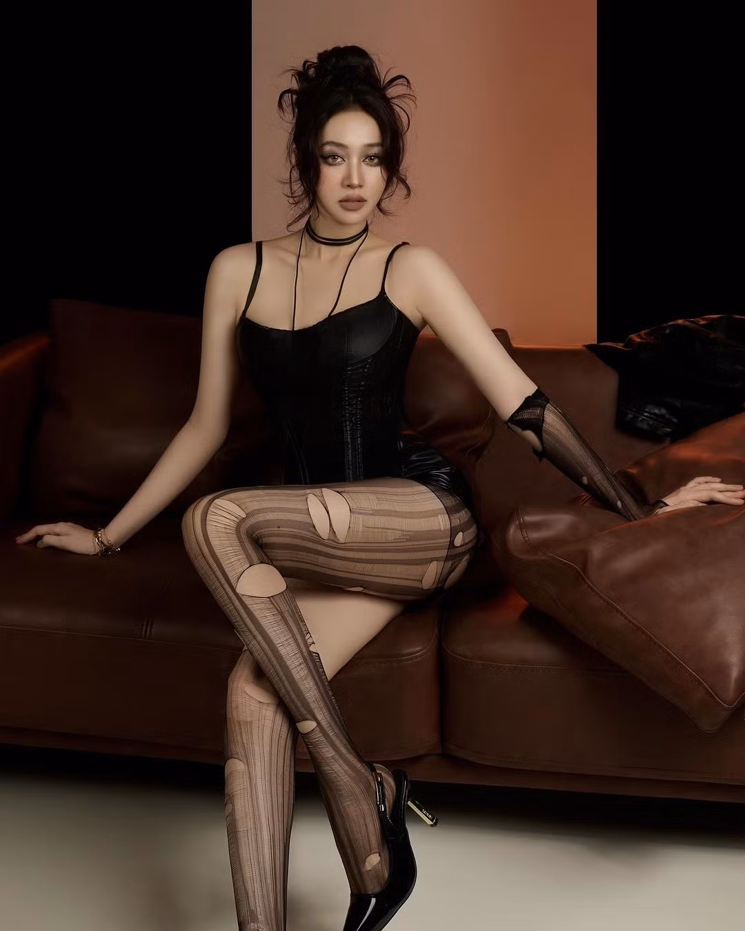 Những bộ ảnh gần đây của Hằng Habi theo phong cách sexy, gợi cảm.