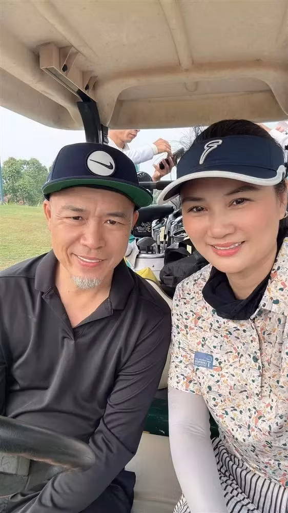 Ngoài ra, cô cũng dành tình yêu đặc biệt cho bộ môn golf.