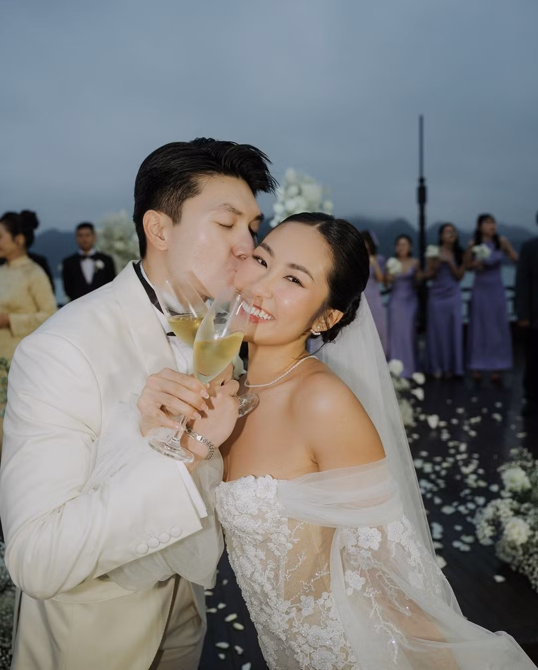 Trước khi quyết định gắn bó với nhau cả đời, Quân và Uyên cũng có chuyện tình ngọt ngào khiến nhiều người thích thú.