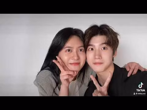 Trong loạt phim ngắn đó "nam thần" đóng cặp với Ngô Hạ Phàm. Cặp đôi thường diễn các clip nói về mối tình chị em.