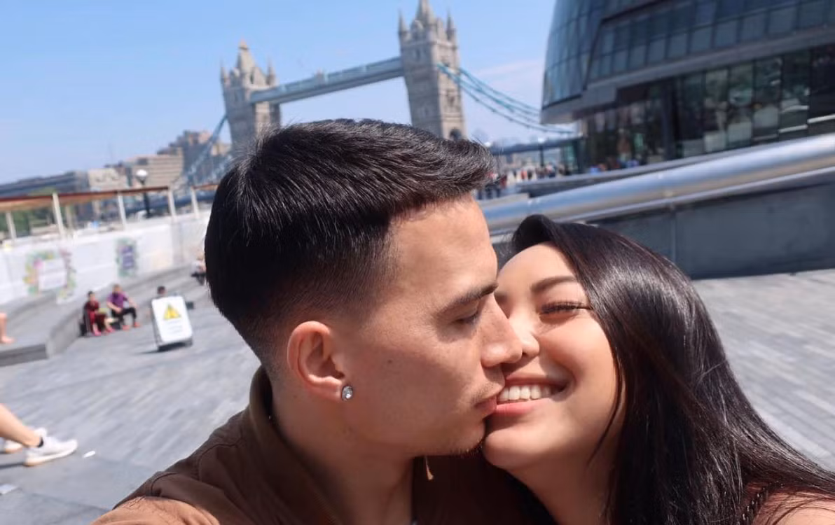 Theo đó, Tristan bị bạn gái bắt quả tang khi đưa gái lạ vào khách sạn vui vẻ. Belle lúc đó đã làm ầm ĩ mọi chuyện, ném đá vỡ cửa kính ô tô ở khách sạn và chửi bạn trai thậm tệ. Phải cho đến khi cảnh sát tới giải quyết vấn đề thì cô nàng mới "hạ hoả".