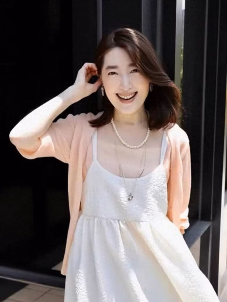 Từng được netizen nhận xét là có vòng 1 đẹp nhất trong các nàng Phan Kim Liên. Thế nhưng nữ diễn viên từng phải phẫu thuật cắt bỏ ngực vì có 1 khối u.