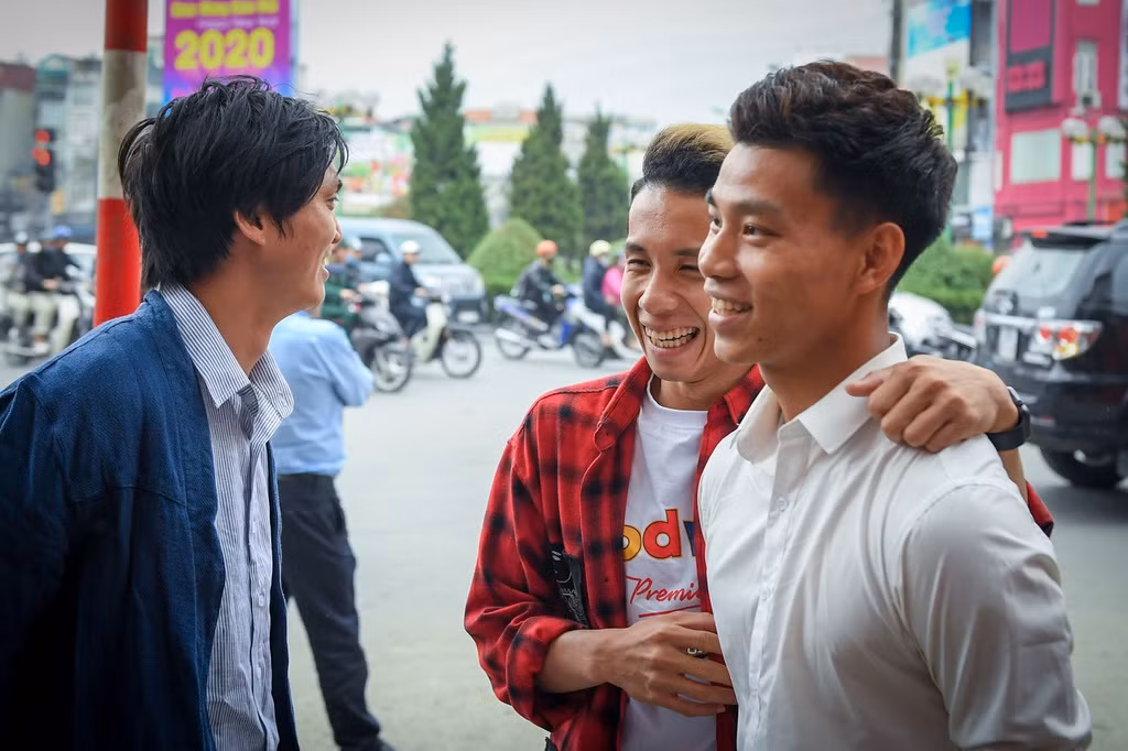 Văn Thanh và Hồng Duy từng sát cánh cùng Duy Mạnh tại VCK U23 Châu Á tại Thường Châu. Tròn 2 năm sau khi lập nên kỳ tích, chàng hậu vệ Mạnh "gắt" đã chuẩn bị có gia đình.
