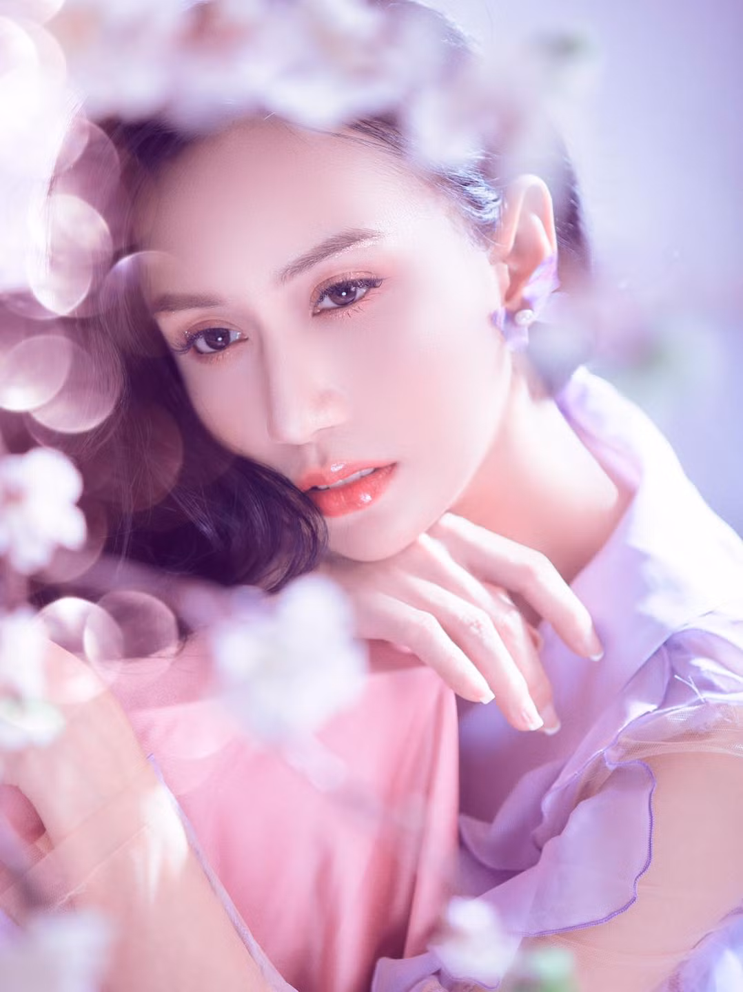 Bộ ảnh ngay lập tức nhận được phản ứng tích cực nhờ việc Lynk Lee đã tăng cân so với trước, nhan sắc thăng hạng vượt bậc.