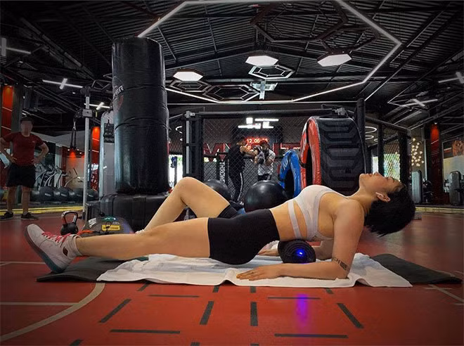 Người hâm mộ không khỏi xuýt xoa và cảm phục trước nghị lực cũng như sự kiên trì, quyết tâm giảm cân của Miu Lê. Không còn là cô ca sĩ sở hữu vóc dáng đầy đặn, thiếu cân đối, giờ đây cô nàng đã "hóa thiên nga" khi sở hữu thể hình với 3 vòng đạt tỉ lệ chuẩn.