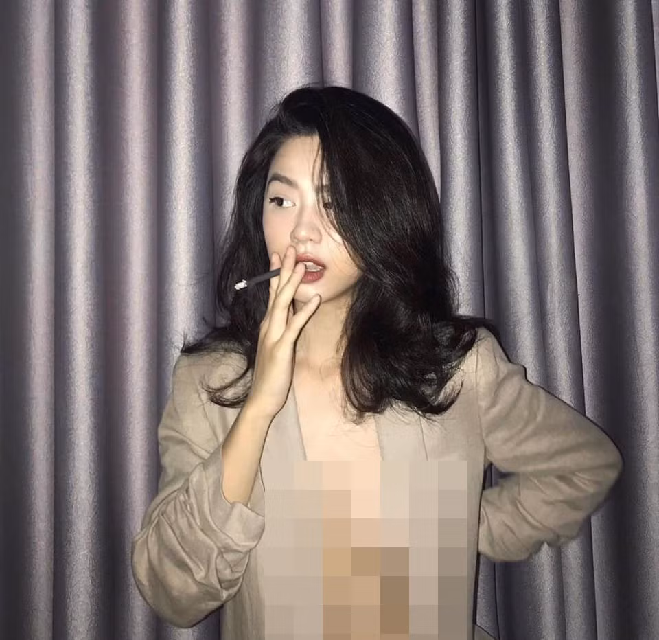 Sở hữu lợi thế vòng 1 khủng, hot girl Thanh Hóa thường xuyên đăng tải những tấm hình khoe ngực táo bạo.