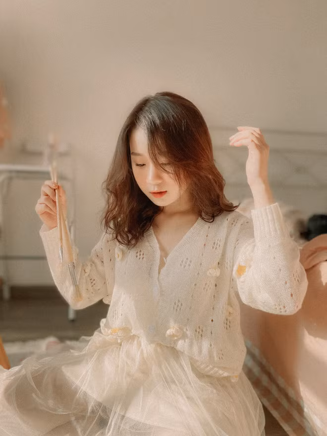 Trang Instagram cá nhân của cô bạn đã có gần 20 ngàn lượt follow, còn trên trang Tik Tok là gần 100 ngàn theo dõi.