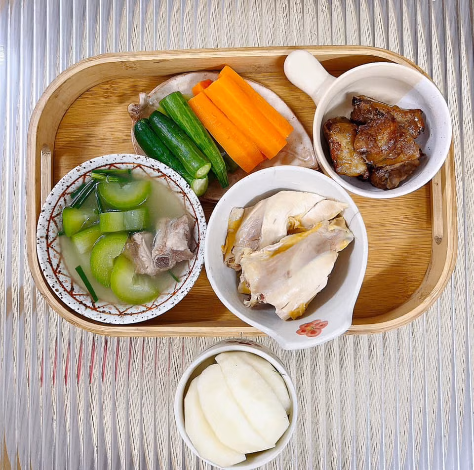 Ở dưới bài đăng, rất nhiều chị em đã vào "xin vía" của chủ nhân những dòng chia sẻ: "Xin vía được chồng quan tâm và yêu thương như vậy".
