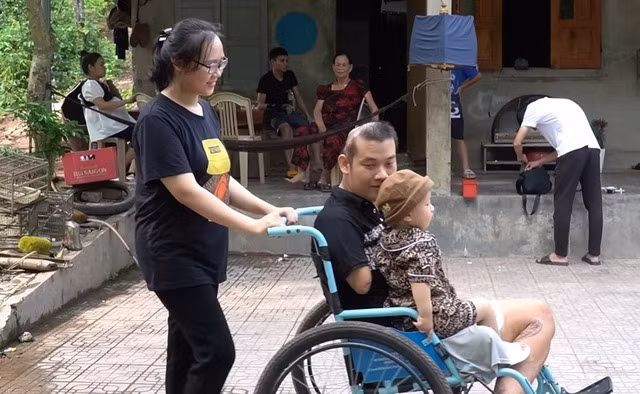 Tuy nhiên, bằng sức mạnh tình yêu, Ngân vẫn quyết tâm gắn bó với bạn trai. Cô đáp lại rằng trước đây cô thương Tiền ra sao, bây giờ cô vẫn thương anh y như vậy.
