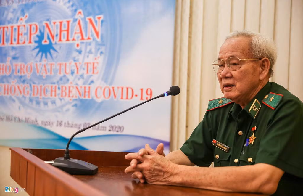 “Hiện nay, nhu cầu trang thiết bị, vật tư y tế đảm bảo yêu cầu, nhiệm vụ phòng chống dịch rất lớn và đang gặp khó khăn. Chỉ riêng bộ đội biên phòng 10 tỉnh tuyến biên giới Việt Nam – Campuchia rất thiếu thốn, đặc biệt là trang bị, kiểm soát phòng dịch tại các cửa khẩu. Nếu thời gian phòng chống dịch kéo dài, nhu cầu y tế, vật dụng ngày lúc càng khó khăn vậy”, Thiếu tướng Dương Văn Thanh nhấn mạnh.