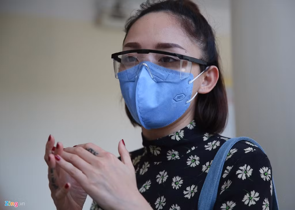 Chia sẻ với Zing.vn, Tóc Tiên cho biết cô mong muốn được góp một phần nhỏ trong việc giúp đỡ, hỗ trợ những chiến sĩ đang căng mình chống dịch Covid-19 trên cả nước. “Tôi luôn theo dõi, cập nhật tình hình mới nhất về dịch Covid-19 và biết được Chính phủ cũng như cơ quan ban, ngành của Việt Nam đang làm rất tốt để bảo đảm sự an toàn cho người dân. Tôi chúc cho các y bác sĩ, chiến sĩ đang căng mình chống dịch có sức khỏe tốt. Tôi cũng mong muốn ngày càng có nhiều mạnh thường quân, cá nhân ủng hộ, quyên góp nhiều hơn nữa để cùng nhau phòng chống dịch bệnh” cô nói.