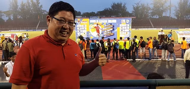 Trước khi trận đấu diễn ra, ông đã ở ngoài SVĐ rao bán vé với giá gốc cho các CĐV nhà. Nhiều người tưởng lầm ông Hải đầu nậu vé chợ đen nên không mua, nên mặc dù rao đến khản cổ ông Hải chỉ bán được chừng 640 vé. Hiện tại ông Hải vẫn còn tới 320 vé của trận đấu đó và số tiền lên đến tới 80 triệu đồng. Nhưng vì tình yêu với ĐTVN ông Hải không để ý tới số tiền đó.